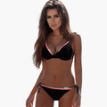 Kobiece bikini z metalicznymi detalami i regulowanymi ramiączkami