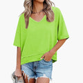 Damska oversize'owa koszulka T-shirt z dekoltem w serek i opadającymi ramionami